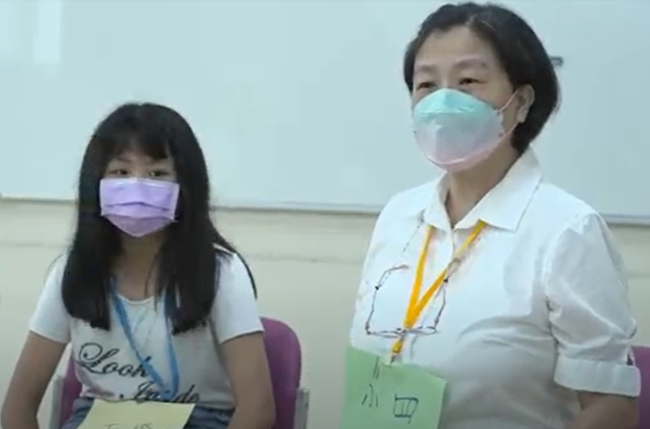 秋月老師帶領著大家一起傾聽自己的內心