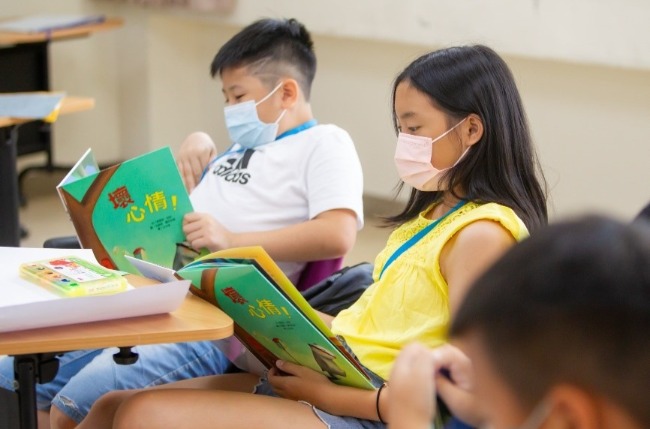 透過繪本的故事，啟發小學生照顧心靈的重要