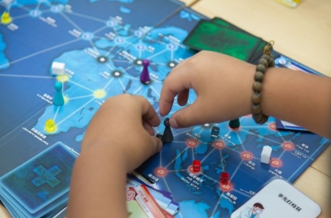 用桌遊了解疫情，大家都願意學習了